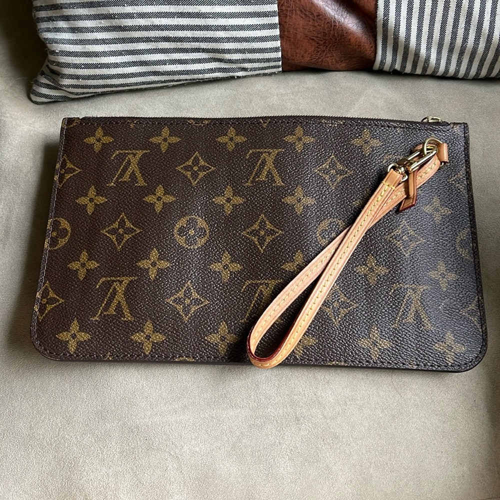 Louis Vuitton Neverful Wristlet